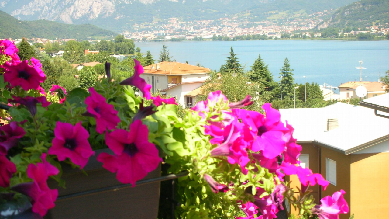 Camera Matrimoniale con Vista Lago